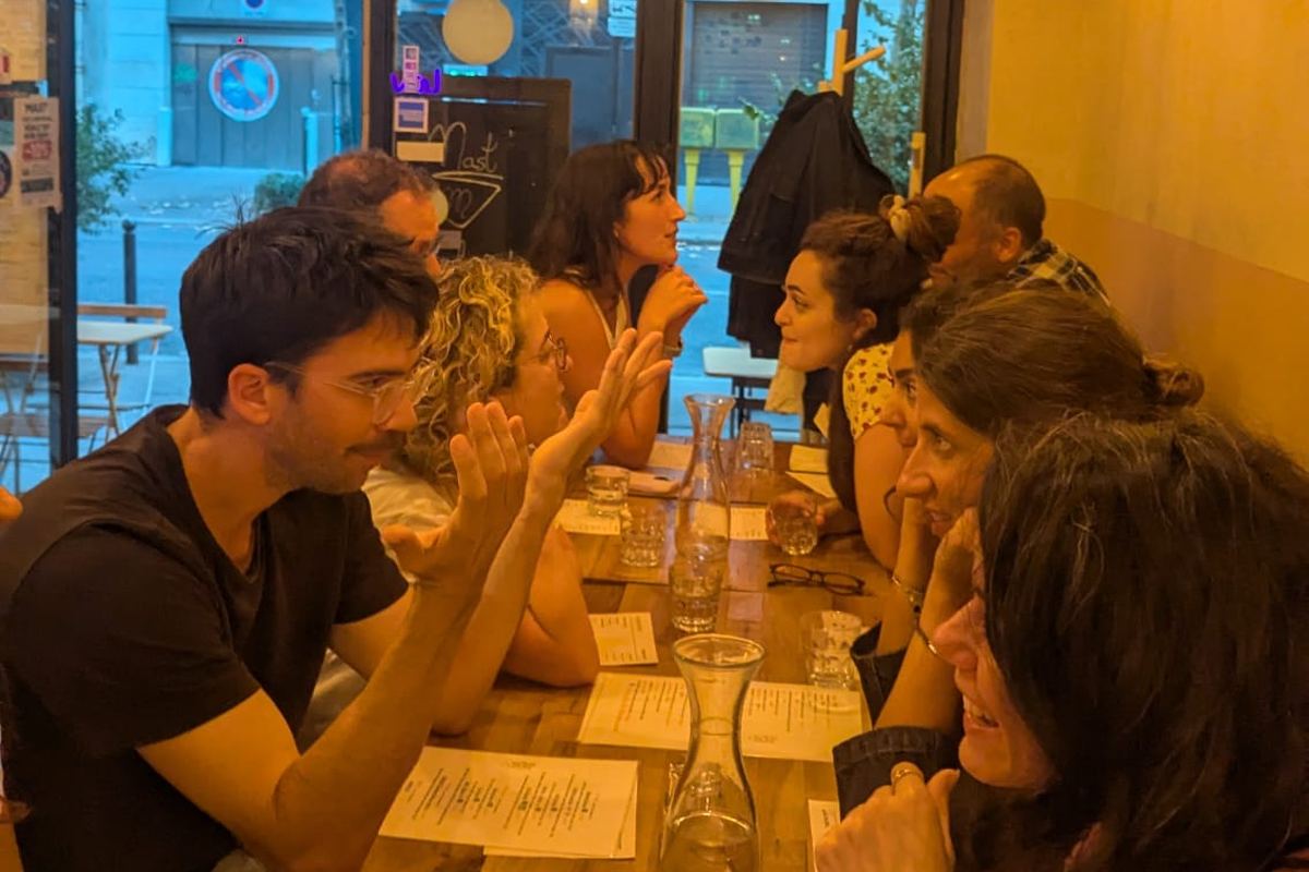 Une soirée d'échange au restaurant, Paris