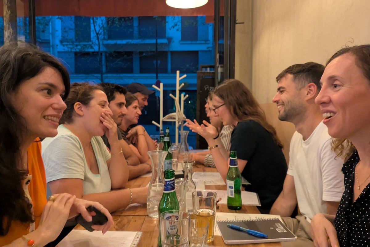Soirée d'échange au restaurant, Paris